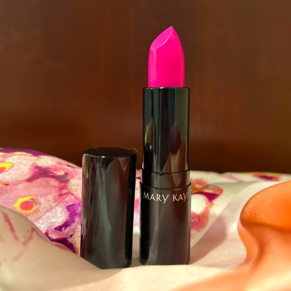 💄MARY KAY PAPARAZZI PINK LIPSTICK- BRAND NEW 💄